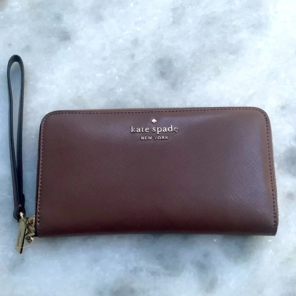 kate spade Handbags - ♠️ Kate Spade LEATHER Schuyler Zip around wristlet wallet clutch outside pocket